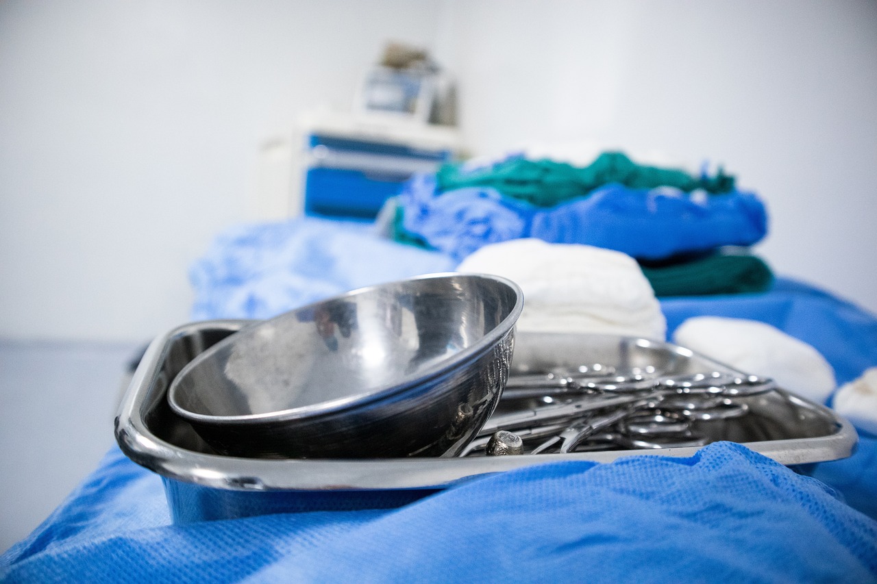 Kompresy zabiegowe – zastosowanie w procedurach medycznych